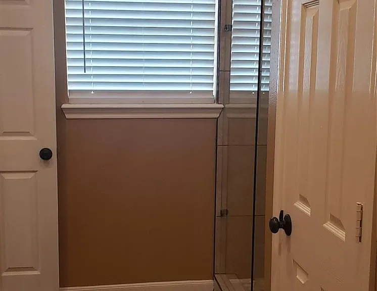 222 Canterbury Dr — Photo 8
