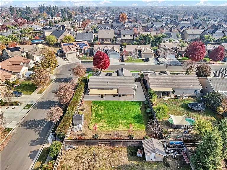 2435 N Crowe St — Photo 30