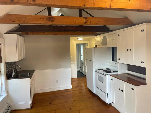 192 S Main St #B, Newmarket, NH 03857
