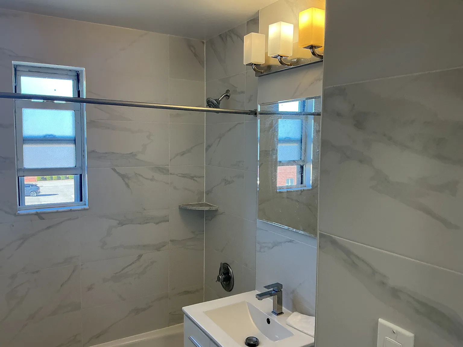 1 bed, 750 sqft, $2,400 — Photo 3