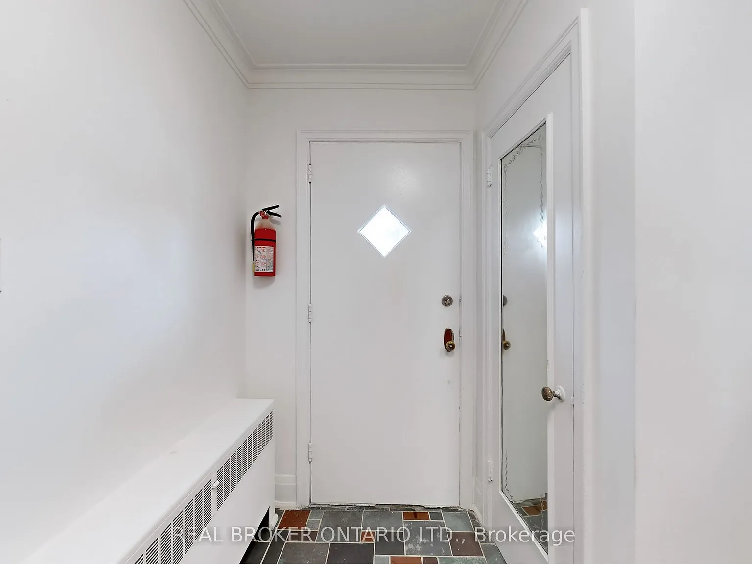 4 bed, $2,400 — Photo 3