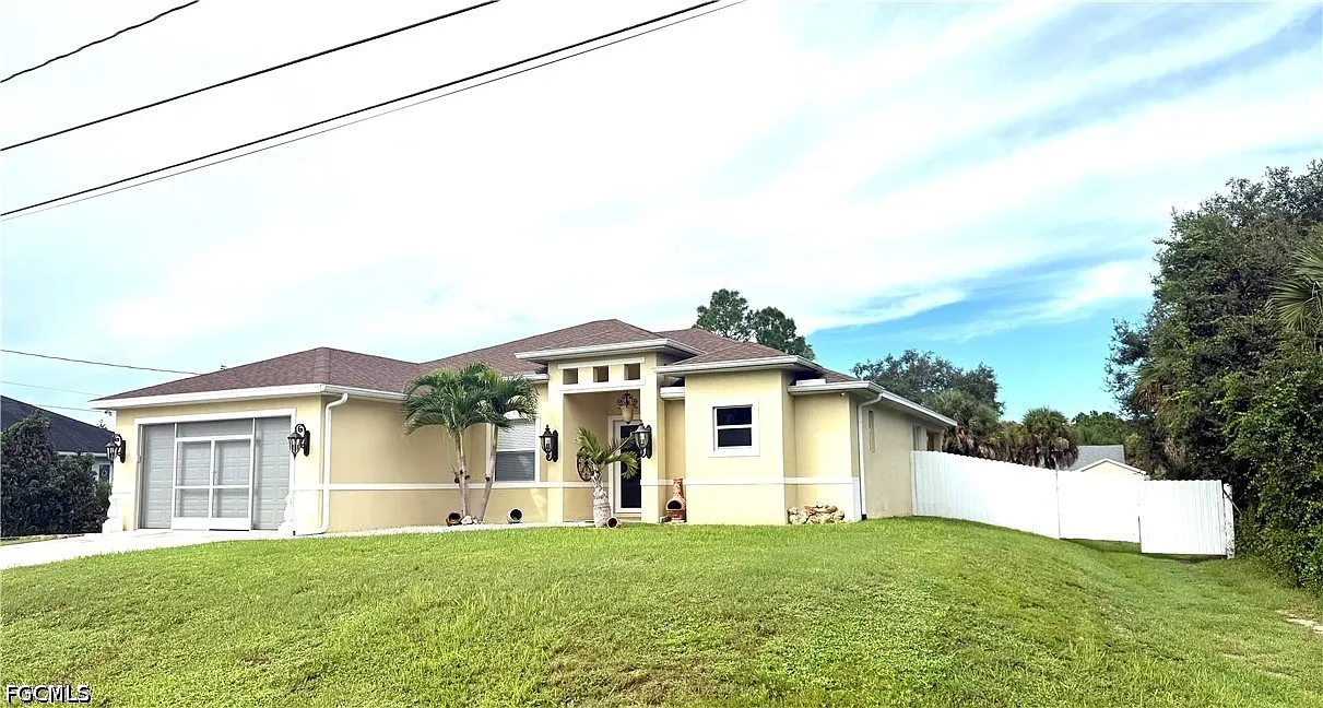 3 bed, 2.0 bath, 1793 sqft, $2,300 — Photo 1