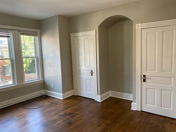 4th image of 528 E King St APT 2