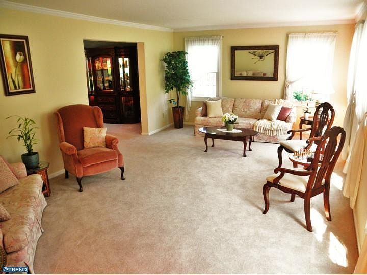 1st image of 32 Farmingdale Ln