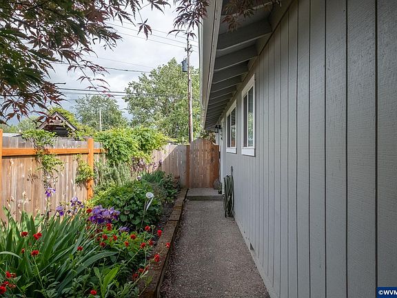 5th image of 2261 Fulton Pl SE
