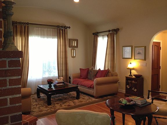 Living room w Cove Lighting