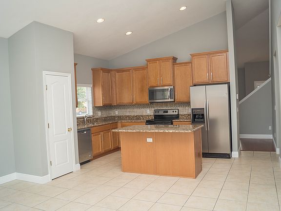 5th image of 2176 Continental St