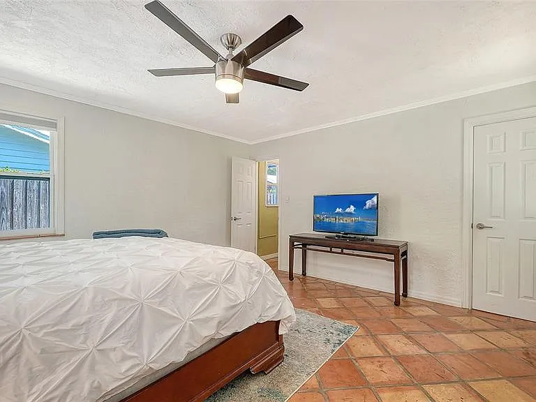 1127 S Osprey Ave — Photo 35