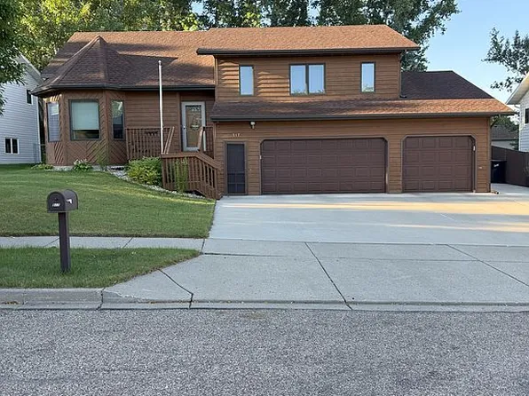 517 Brunswick Dr, Bismarck, ND 58503