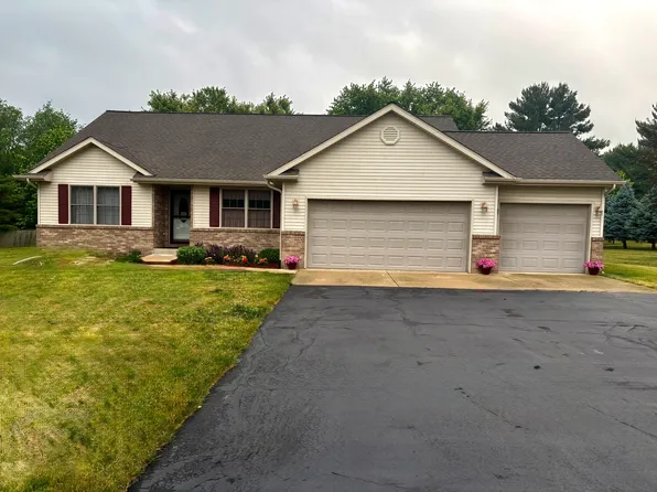 10092 E Rain Dance Dr, Rochelle, IL 61068