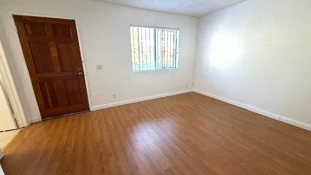 2 bed, 982 sqft, $1,000 — Photo 3