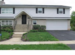 31 Dorchester Dr, Wyomissing, PA 19610