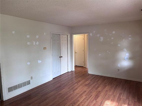 4th image of 6616 Oxford Ave