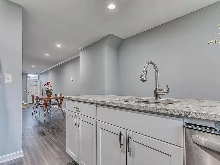 432 Grundy St — Photo 4