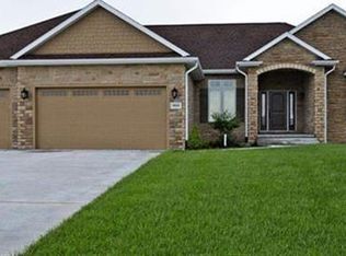 904 S 25th St, Beatrice, NE 68310