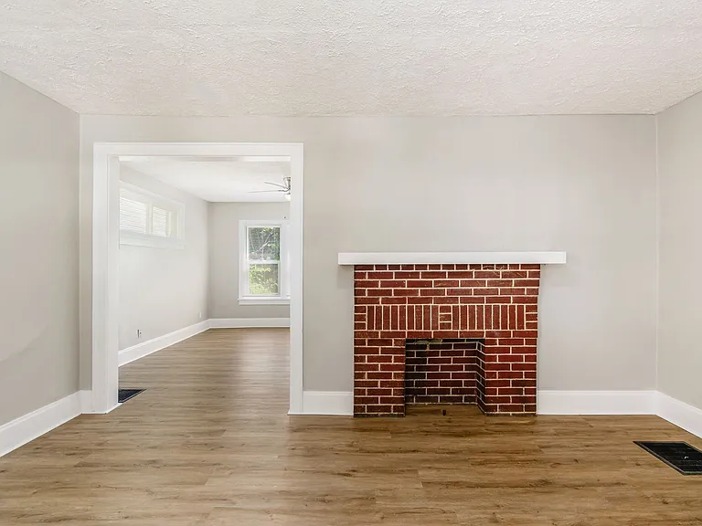 68 W Park Ave — Photo 8