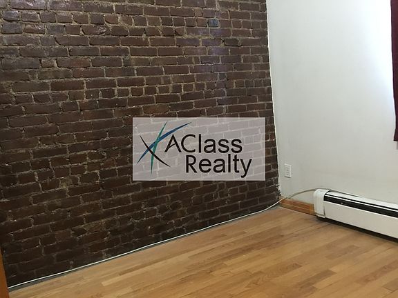 2nd image of 3046 Steinway St #2D