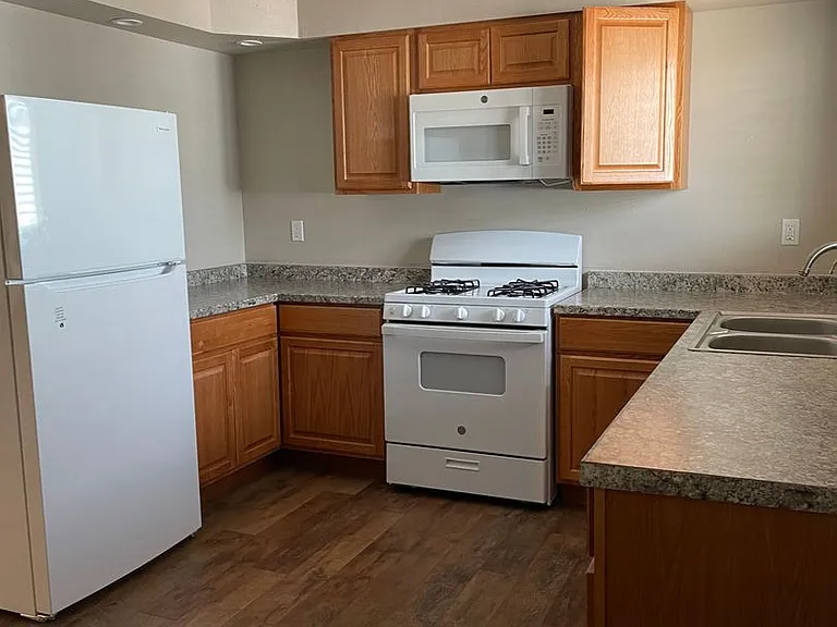 803 N Cottonwood Ave — Photo 5