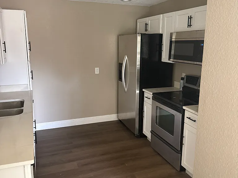 610 Plum Ln — Photo 3