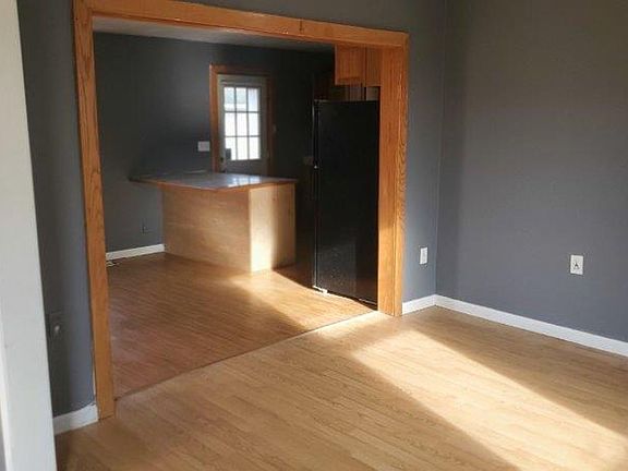 4th image of 405 Chandler St