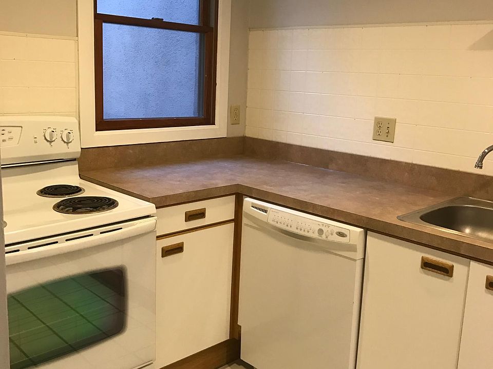 1st image of 1924 Green St Floor 3