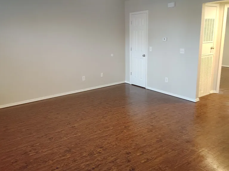 Park Plaza Apartments — Photo 5