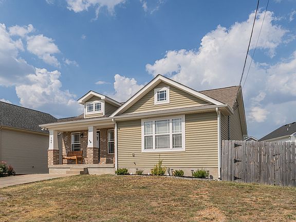 3rd image of 704 Wildwood Dr