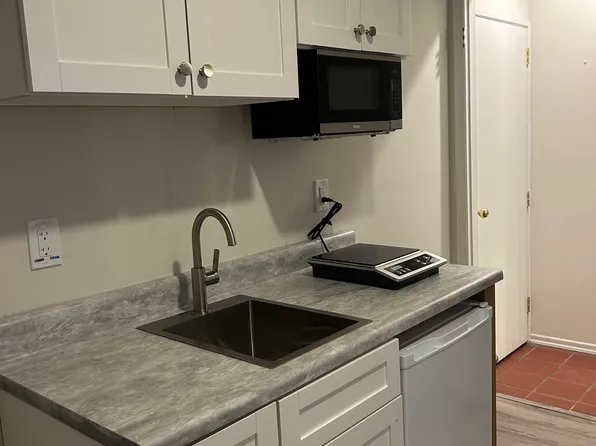 (undisclosed Address), Glen Cove, NY 11542