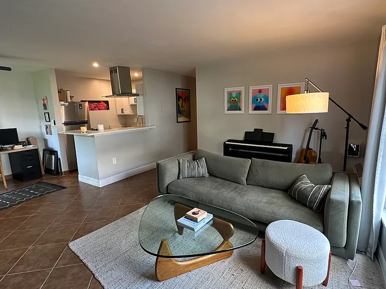 132 W America St #25 — Photo 1