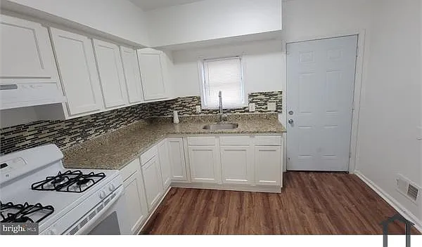 400 N Port St — Photo 1