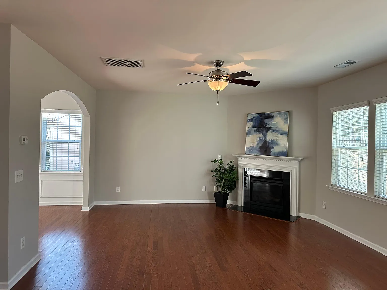 4 bed, 2.5 bath, 2670 sqft, $2,550 — Photo 2