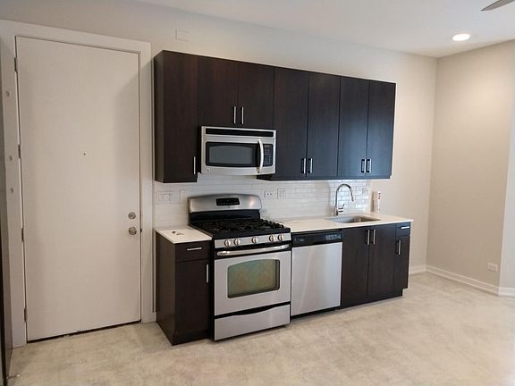 4th image of 4018 N Kenmore Ave #1SE