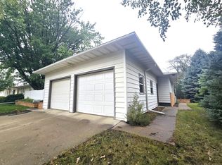 405 E 1st Ave, Miller, SD 57362