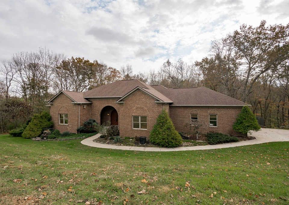 1st image of 568 Avawam Dr