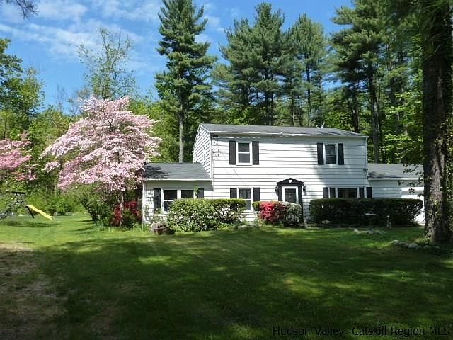 1st image of 31 Brittany Dr