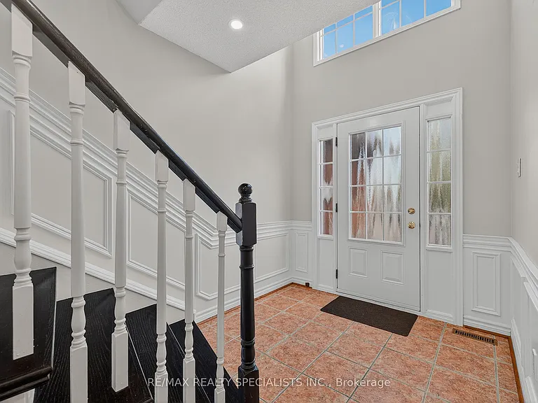 19 Longyear Dr — Photo 4