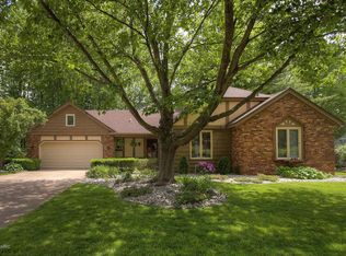 900 Shawmut Ct NW, Grand Rapids, MI