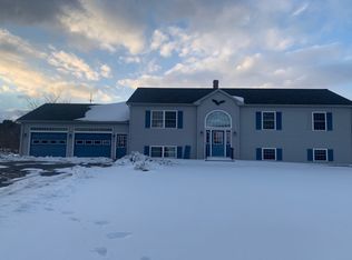 9 Woodfield Dr, Oakland, ME 04963