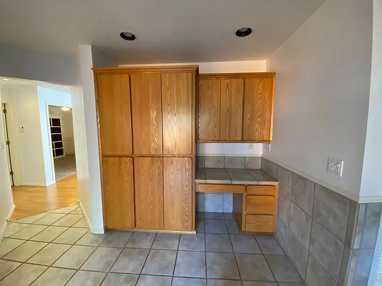 SE Crown Ct — Photo 7