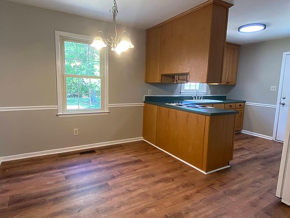 Eat-in kitchen