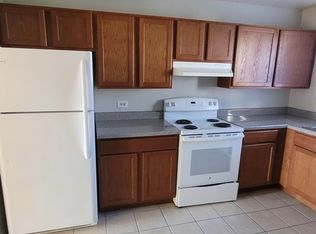 2296 W Nichols Rd #C, Arlington Heights, IL 60004