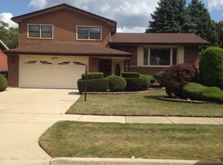 307 N Marcella Rd, Mount Prospect, IL 60056