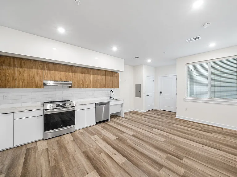 Stunning New Luxury Apartments at The Vienna — Photo 91