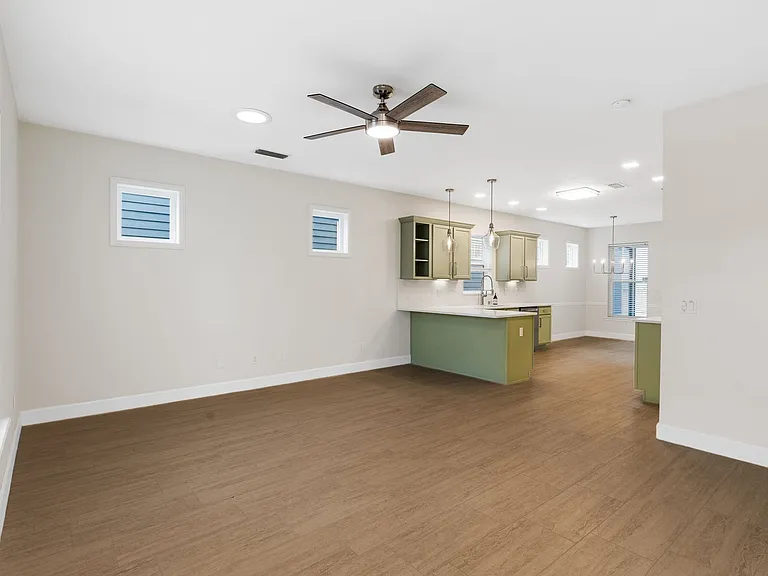 5005 NW 11th Pl — Photo 10