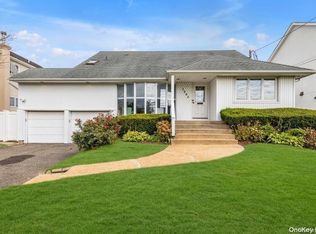 2883 Harbor Rd, Merrick, NY 11566