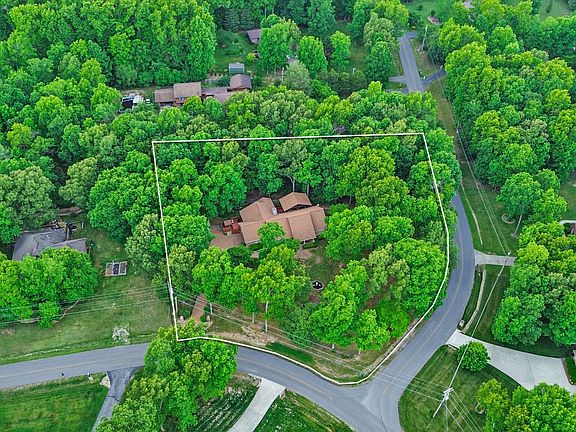 3rd image of 30 Laurel Cir