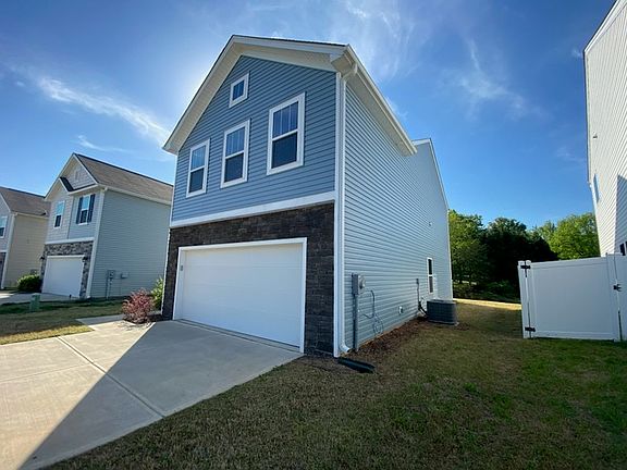 3rd image of 1221 Freeman View Dr