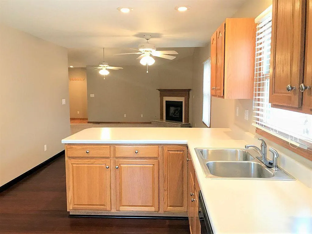 3 bed, 1400 sqft, $1,850 — Photo 3