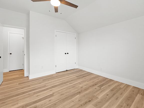 4th image of 1595 Court Ave #201