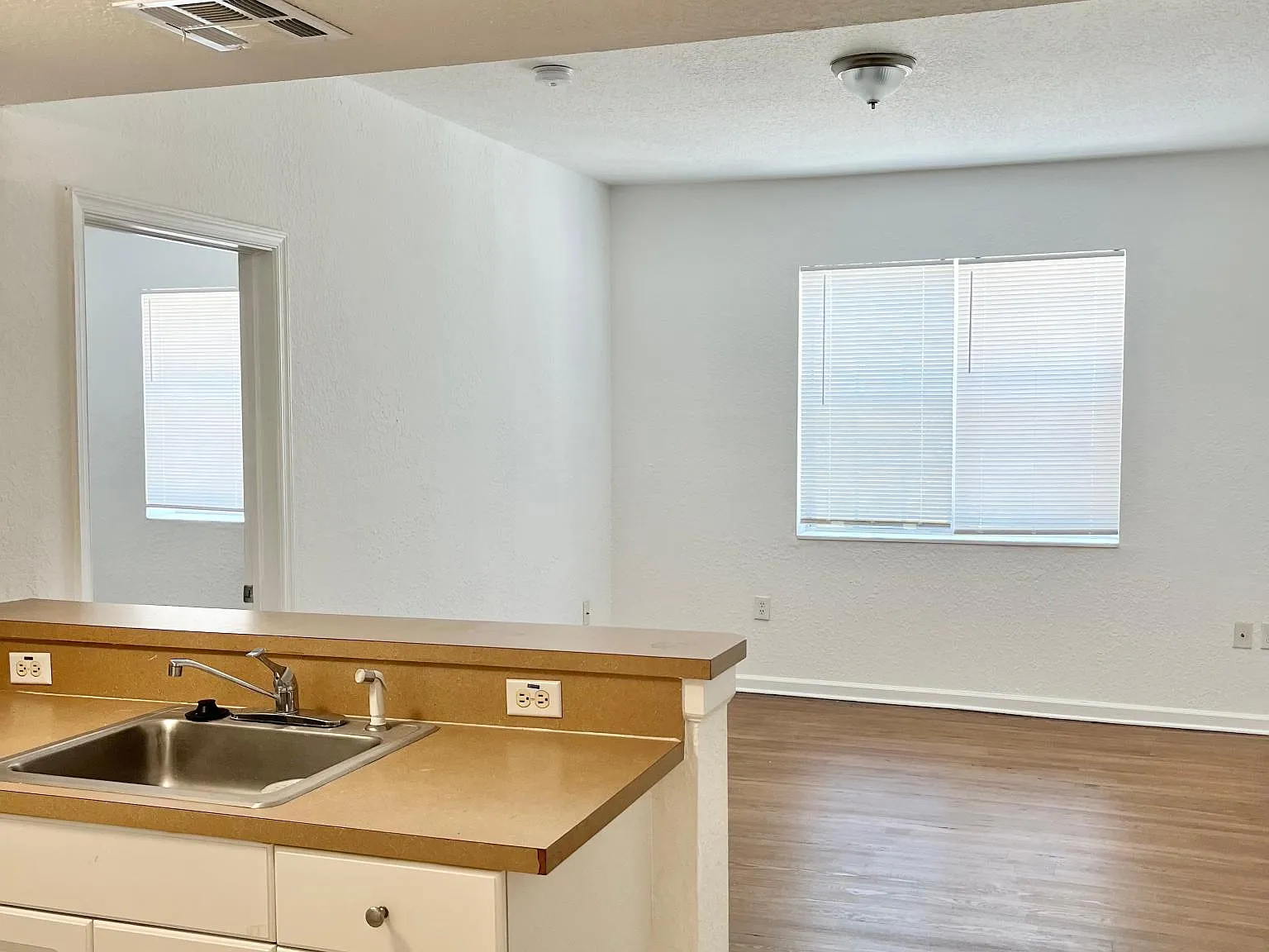 1 bed, 350 sqft, $1,450 — Photo 4